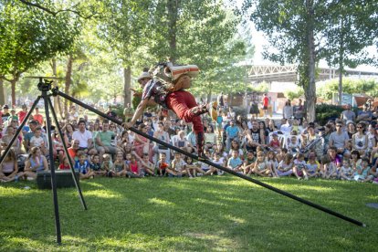 El espectáculo de funambulismo, acrobacia y malabares ‘Al filo’, de la compañía Nostraxladamus.