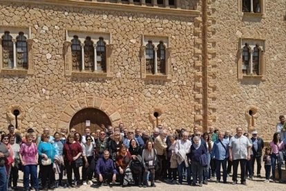 Visita a Mas del Senyor a Bovera de participants en una jornada cultural de les Garrigues.