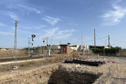 Les obres per suprimir el pas elevat de tren de Balaguer.