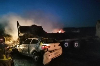 Un accident de trànsit causa un incendi de vegetació a Puiggròs