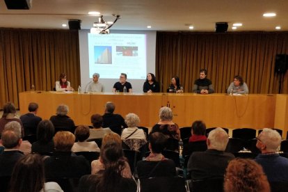 La jornada incluyó una mesa redonda con testimonios, personal sanitario e investigadores.