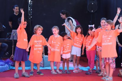 Un grupo de niños durante el espectáculo ‘El fons del mar’, de las leridanas 4Contes.