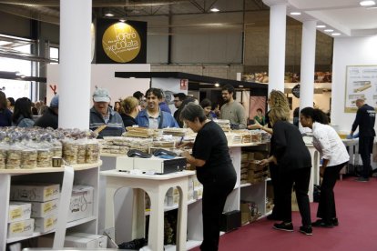 Alguns dels productes que es venen a la Fira del Torró i la xocolata a la pedra d'Agramunt.