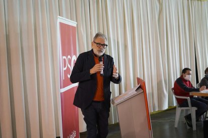 El jefe de la oposición, Fèlix Larrosa, en la asamblea del PSC.