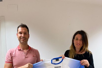 El nou entrenador del primer equip, Marc Soler, amb la presidenta, Montse Figuerola.