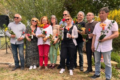 Diversos escritores recitaron sus poemas ante el público. 