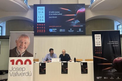 Anton Not i el regidor Jaume Rutllant van presentar ahir la nova edició del Festival Lleida Poesia.