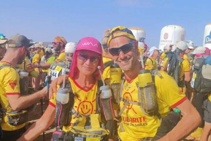 Los dos “finishers” del equipo leridano antes de una etapa.