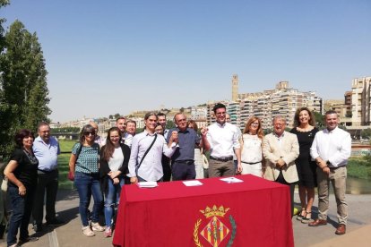 Foto del acto de la firma del Pacte de Entesa o Sant Joan. Ahora, los ánimos son muy diferentes.