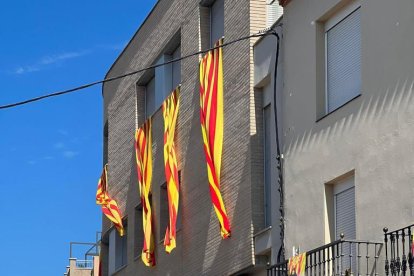 Uns ‘lladres’ es van passejar per Golmés per cometre malifetes i anunciar l’inici de la festa major.