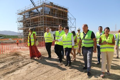 El ministre en funcions Félix Bolaños (centre) va visitar ahir les obres de la línia de l’AVE Múrcia-Almeria.