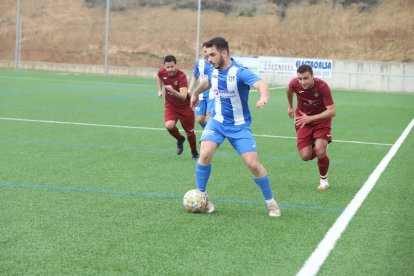 Una acció durant el partit d’ahir a Alcoletge.