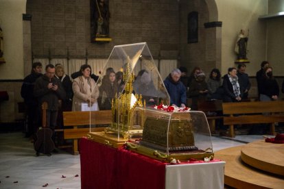 Los leridanos puedieron ver las reliquias en Santa Teresita.