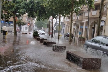 Imatge d'un aiguat a Tàrrega, la setmana passada.