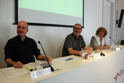 Dirigentes de Plataforma per la Llengua, ayer en Barcelona.