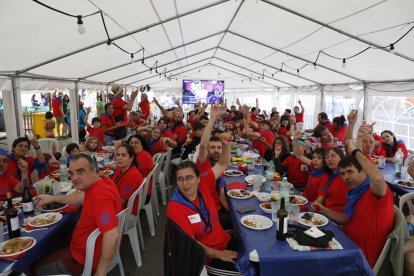 El partit es va poder seguir a la penya Caraculers de l'Aplec, impulsada per Som Un Sentiment.