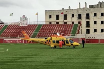 Un helicòpter trasllada el menor a un hospital de Sevilla.