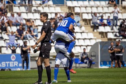 Jugadors del Lleida celebren un gol davant del Mallorca B.