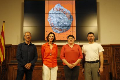 La sala de actos del IEI acogió la presentación del 32 Dansàneu.