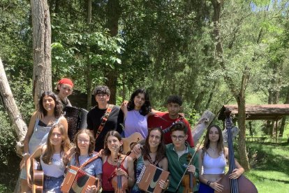 Participants a les colònies de l’Escola Folk del Pirineu.