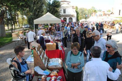 El públic va poder visitar un mercat de productes de proximitat.