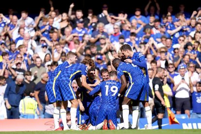 El Chelsea, durante la celebración de un gol en la Premier League.