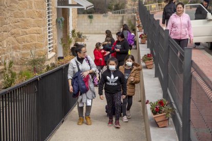 La sortida ahir dels nens de l’escola de Juncosa que acull, en l’actualitat, uns 40 alumnes.