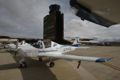 Aviones de BAA Training en el aeropuerto de Alguaire.