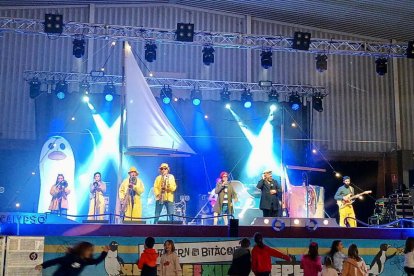 El grup Reggae per Xics va animar ahir la canalla amb el seu espectacle ‘Quadern de Bitàcola’.