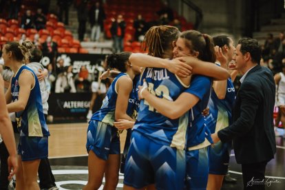 Jugadores del Cadí celebren la classificació dimecres passat.