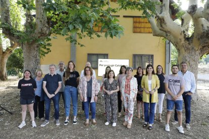 La lista de ERC al Congreso y al Senado por Lleida, con Inés Granollers y Sara Bailac en el centro. 