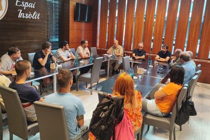 El presidente Luis Pereira se reunió ayer con las peñas del club.