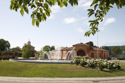 Foto de la plaça Major de Raimat.