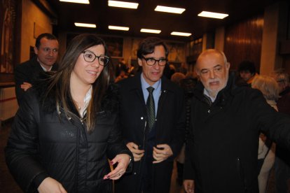 Lorena González, amb Illa i l’exalcalde Miquel Aguilà.