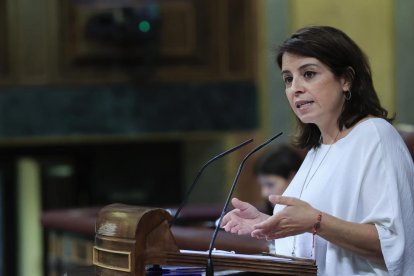 La socialista Adriana Lastra ayer durante su intervención.