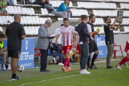 Marc Martínez fue titular en su vuelta al Camp d’Esports y fue sustituido en el minuto 70 del encuentro.