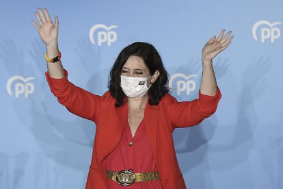 La presidenta madrilenya celebra els resultats la nit del 4-M.