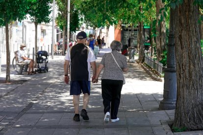 La ratio de población mayor de sesenta y cuatro años sobre el total de gente en edad de trabajar, pasaría del 29,5% del 2019 al 59,5% del 2050.