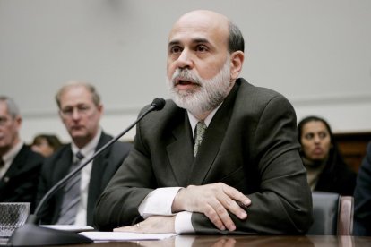 Ben Bernanke, un dels premiats amb el Nobel d'Economía, en una compareixença.