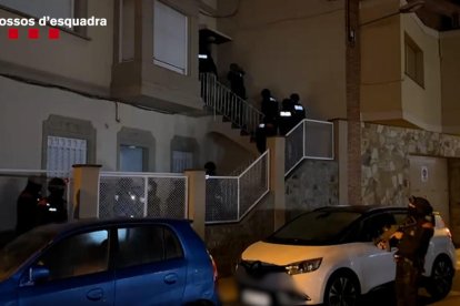 Escorcoll dels Mossos d’Esquadra a casa de la funcionària.