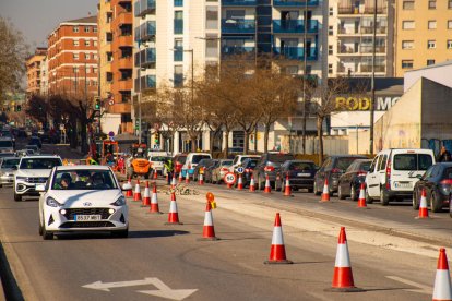 Las colas se concentraron en dirección a la calle Baró de Maials. 