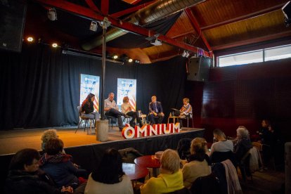 El acto de Òmnium Cultural tuvo lugar ayer al mediodía en el Café del Teatre de L’Escorxador. 