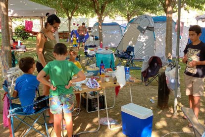 Clientes del camping de Sant Llorenç de Montgai.