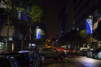 Llums nadalencs. La Paeria ha instal·lat per primera vegada aquest any la il·luminació de Nadal al carrer Cristòfol de Boleda.