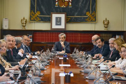 Un pleno extraordinario del Consejo General del Poder Judicial con Carlos Lesmes al frente.