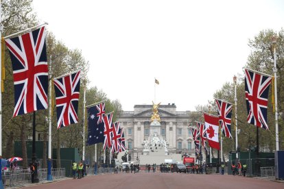 Fotos de Carlos III, coronas y tiendas de campaña transforman Londres