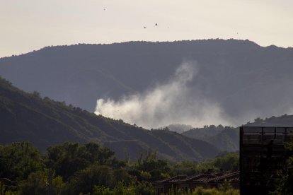 El fum de l’incendi de Fígols de Tremp es podia veure a quilòmetres.