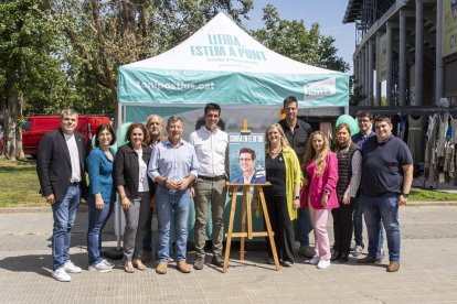 Postius, en el centro, con los miembros de su candidatura, ayer. 