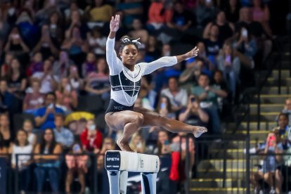 Simone Biles, durante uno de los ejercicios que hizo en su regreso.