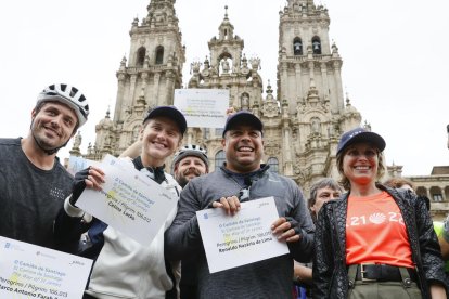 Ronaldo, amb el seu ‘compostel·la’ davant la catedral de Santiago.